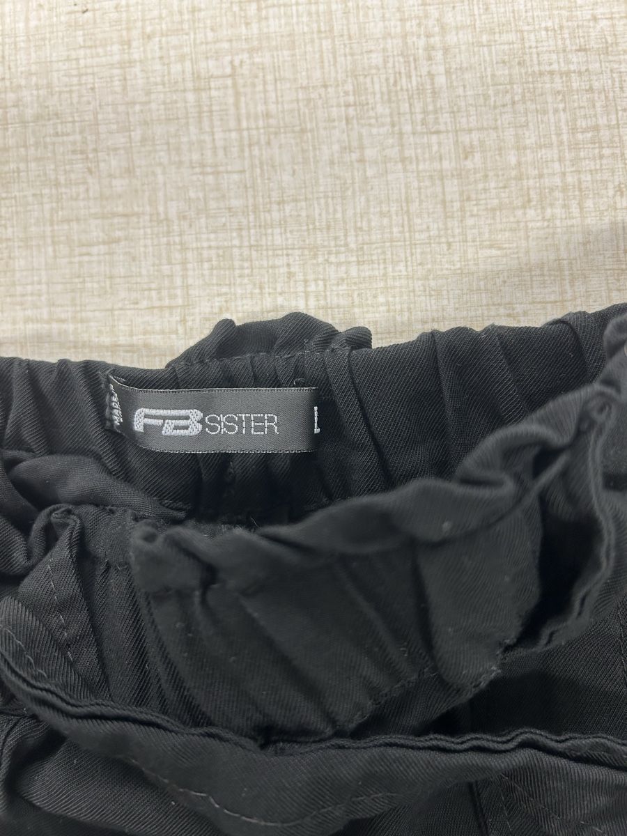 Pantaloni: Schwarze, kurze Stoffhosen  – Usato da Bremgarten AG venduto da kap_f5nz 2