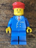 lego figurine train trn046 Railway Employee 1, Blue Legs 