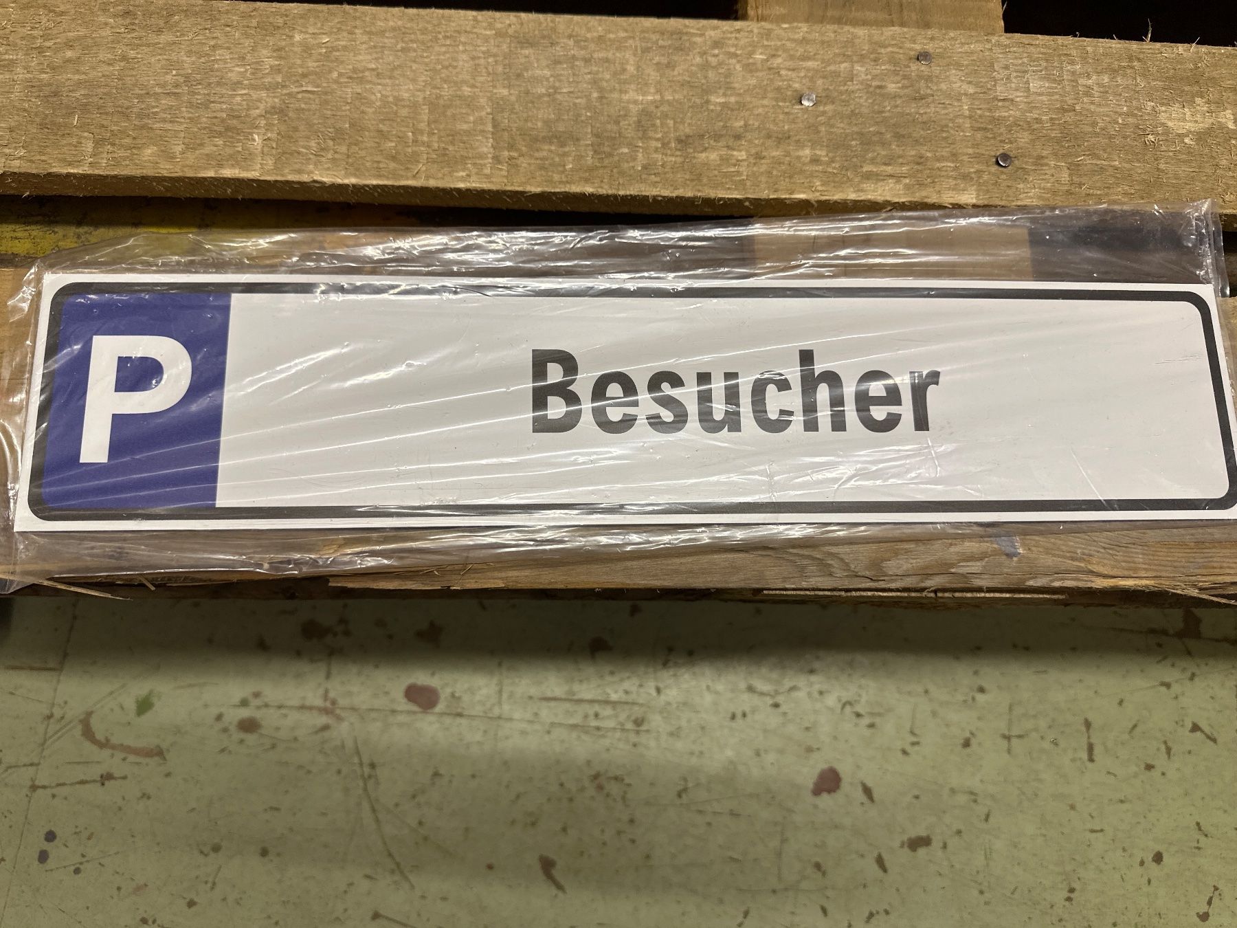 Insegne: %neues Parkplatzschild 520 x 110 mm – Nuovo (secondo la descrizione) da Necker venduto da liq24