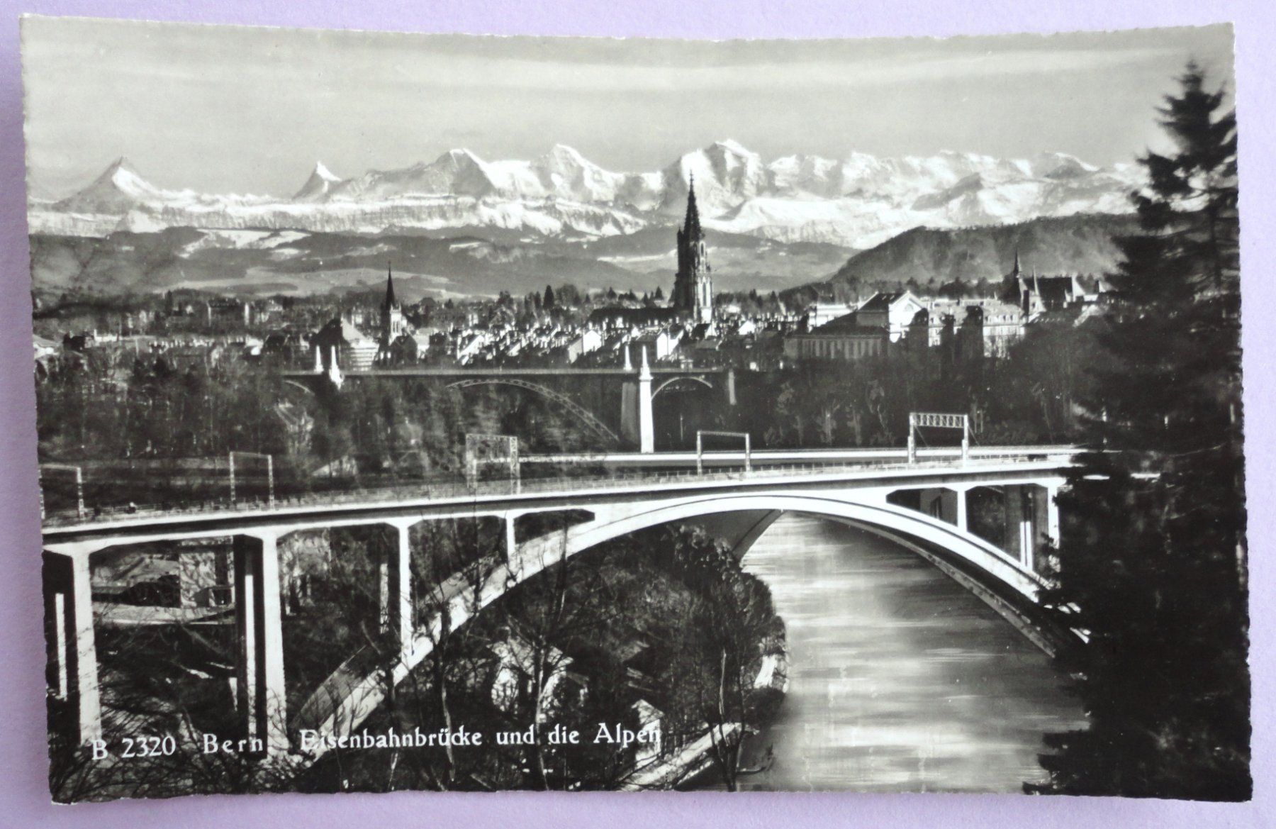 Cartoline postali: Bern - Eisenbahnbrücke und die Alpen – Usato da Fétigny venduto da Billy2miny