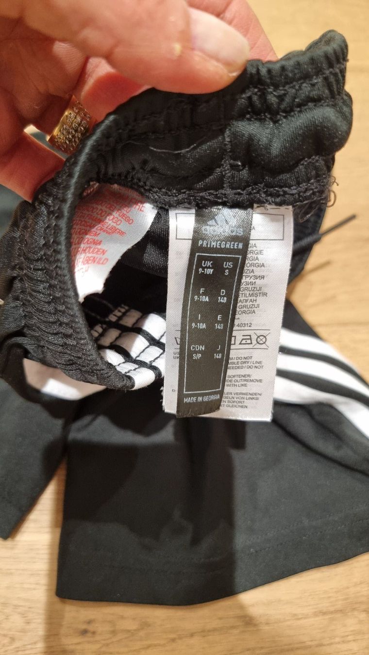 Adidas Pantaloni: Adidas Shorts, 140 – Usato da Buttikon SZ venduto da Limo180 2