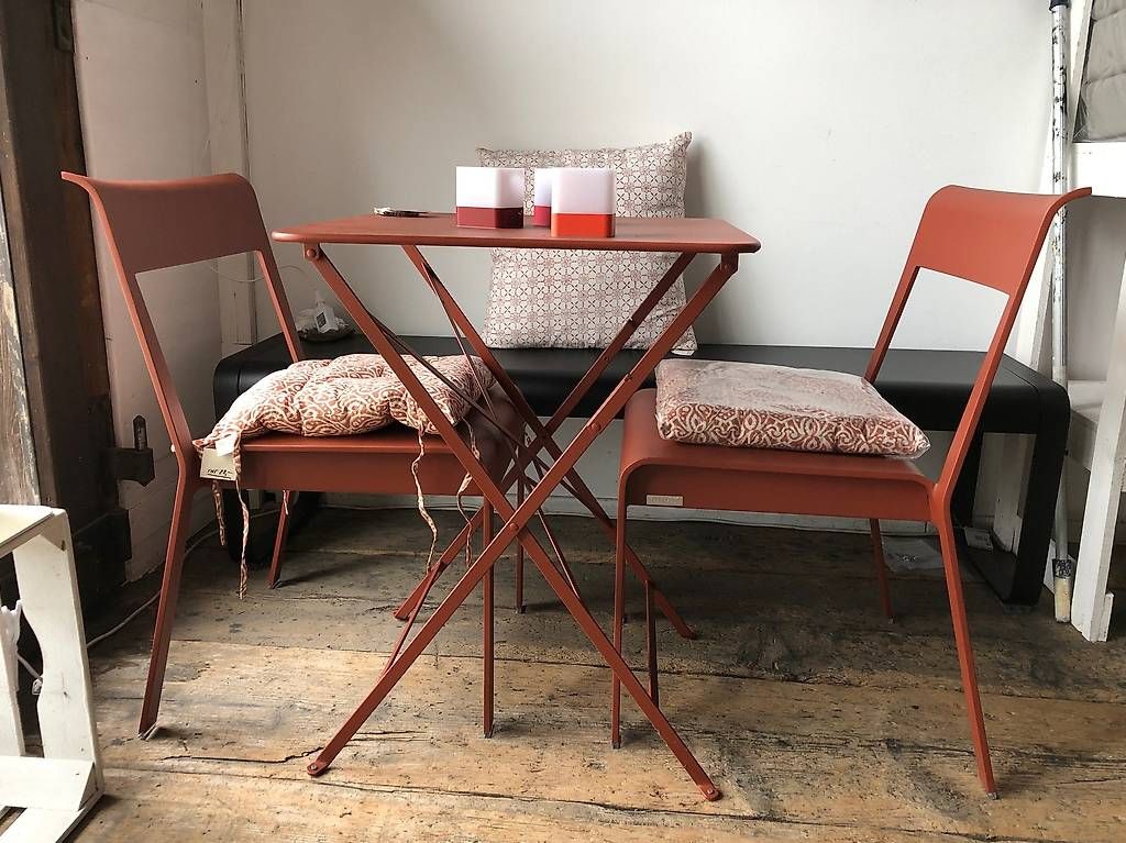 Fermob Set di tavolo e panche: Fermob Bistro / Bellevie Set in ockerrot – Usato da Worb venduto da outherein