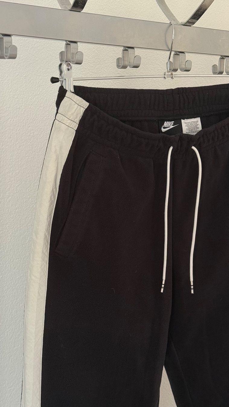 Nike Hosen: Nike Trainerhose – Gebraucht aus Winterthur von mia_88lm 1