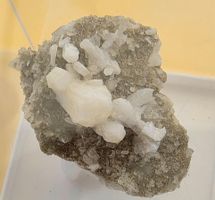 Mineralien Gibelsbach Fiesch Fluorit Heulandit Stellerit
