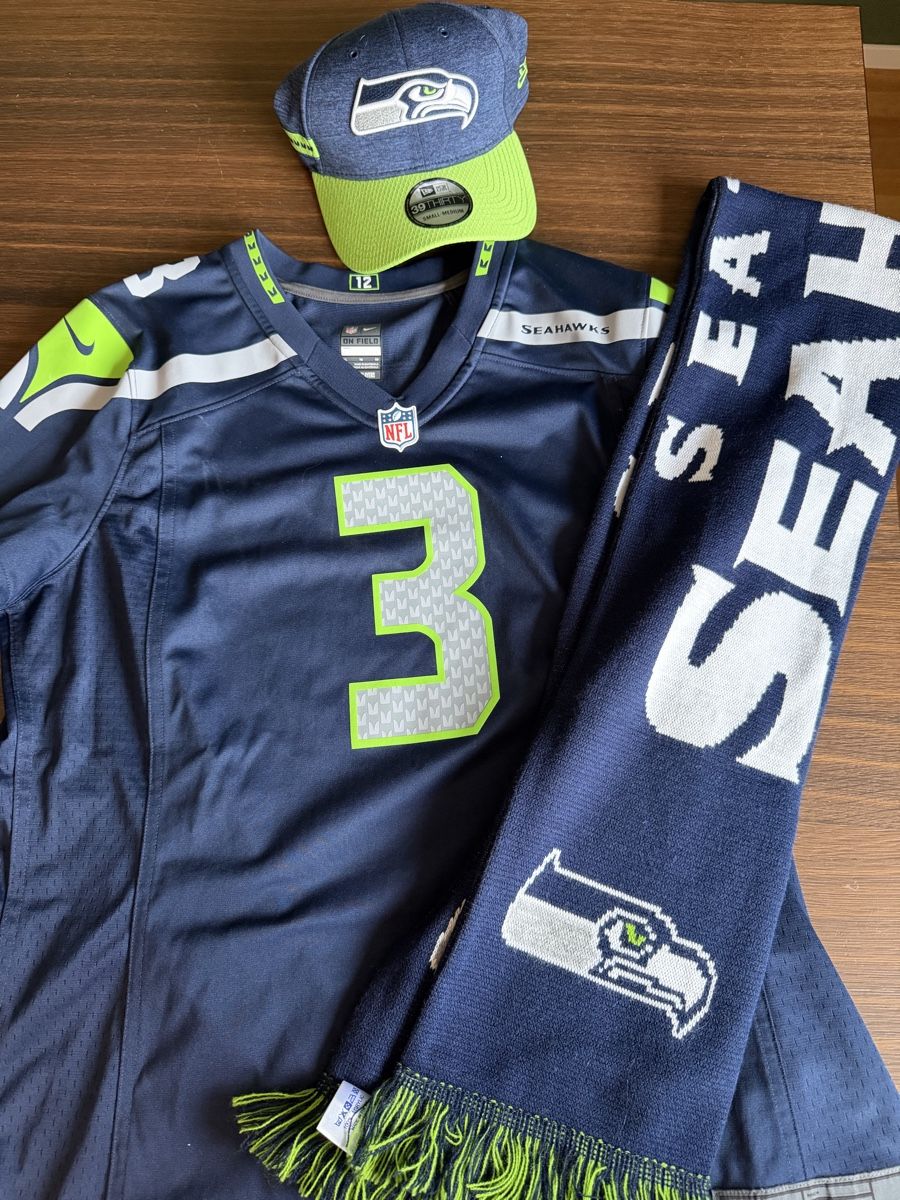 Lotti di vestiti: Seattle Seahawks Set: Shirt, Schal und Cap – Nuovo (secondo la descrizione) da Sursee venduto da ste_zr96