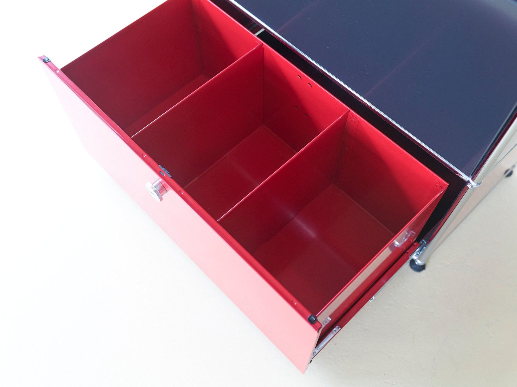 USM Cassettiere: USM Haller Sideboard 2x2 | Schwarz & Rot | Secondhand – Usato da Meinisberg venduto da atelier_TILIJA 6
