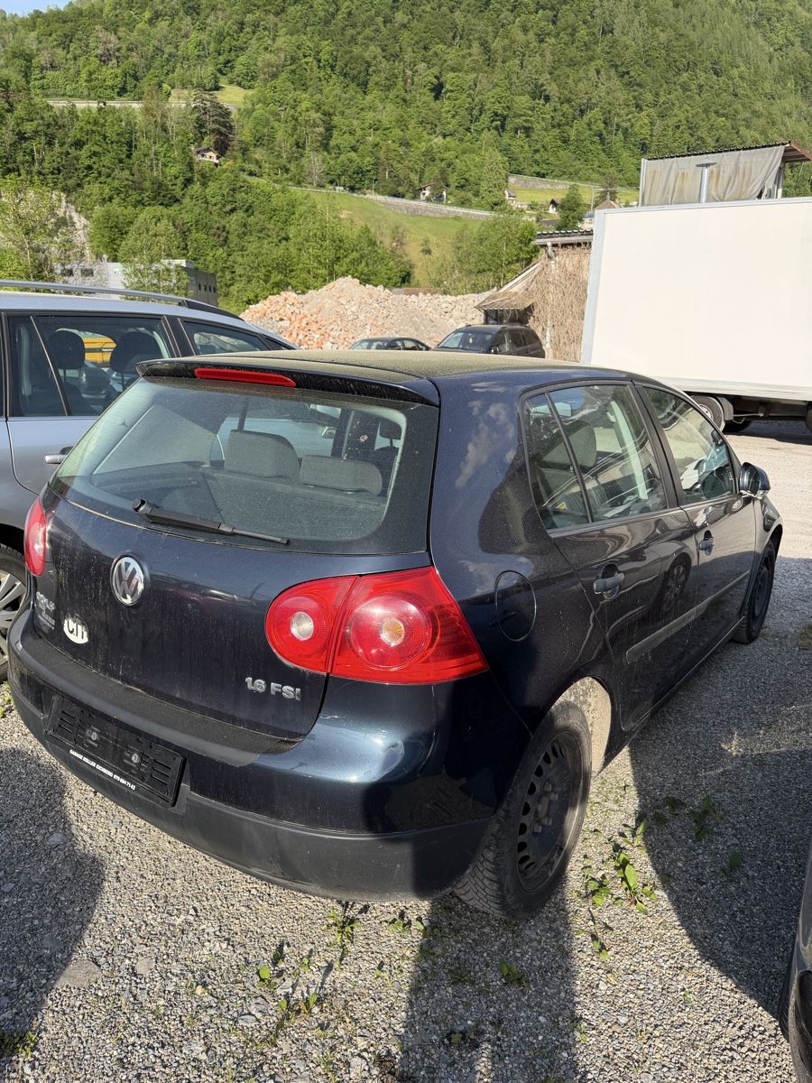 VW Autos: VW Golf V 1.6 Benzin  – Gebraucht aus Mollis von BSL10 5