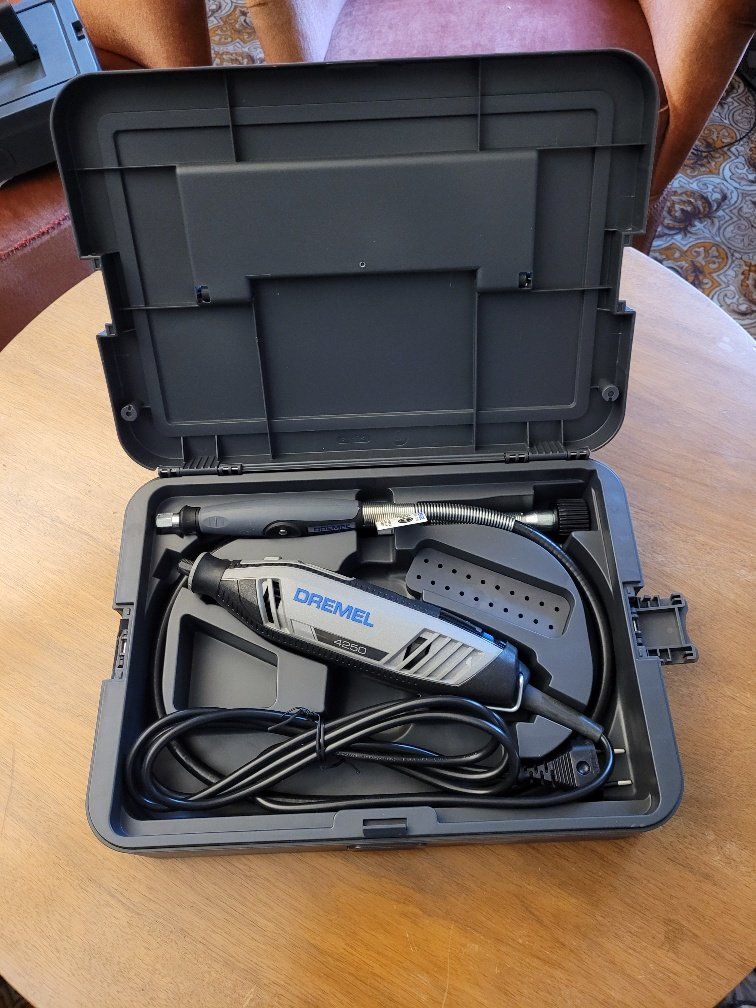 Dremel Tutti gli attrezzi: Multifunktionswerkzeug – Usato da Fulenbach venduto da Mschildi 1