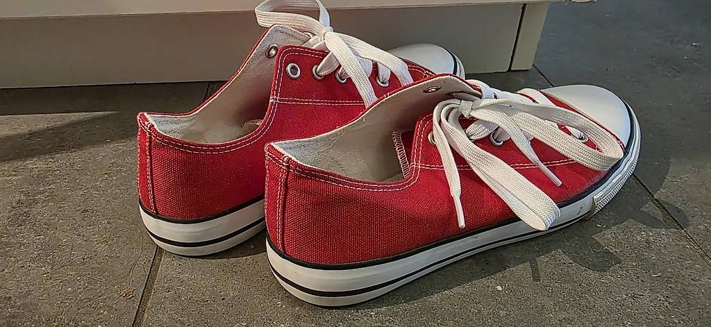 Scarpe da donna: "Converse" von Graceland – Usato da Volketswil venduto da JaMiLeAn 1