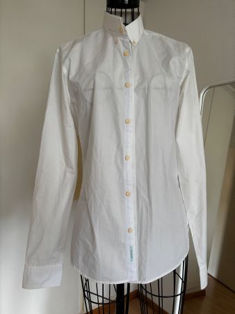 Weisses Hemd Scotch & Soda