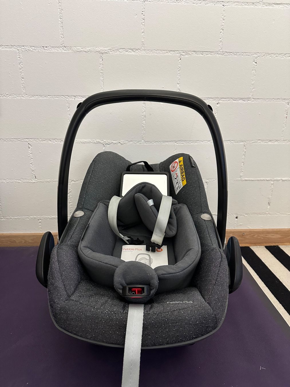Elegantes Maxi Cosi Babyschale Pebble Bilder