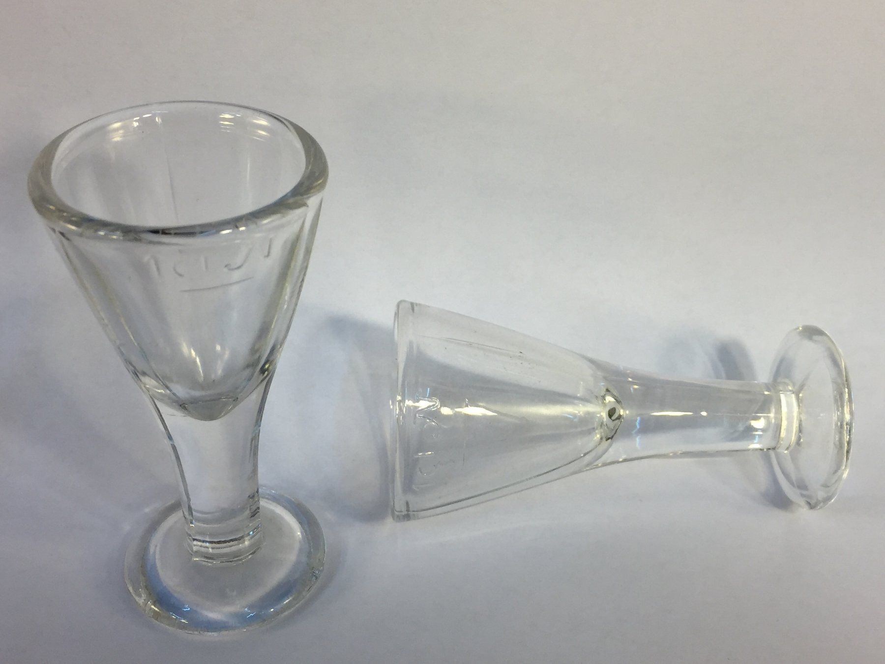 Bicchieri: Vintage 2 Pressed Schnaps/Likörgläser – Usato da Schaffhausen venduto da vintageville 9