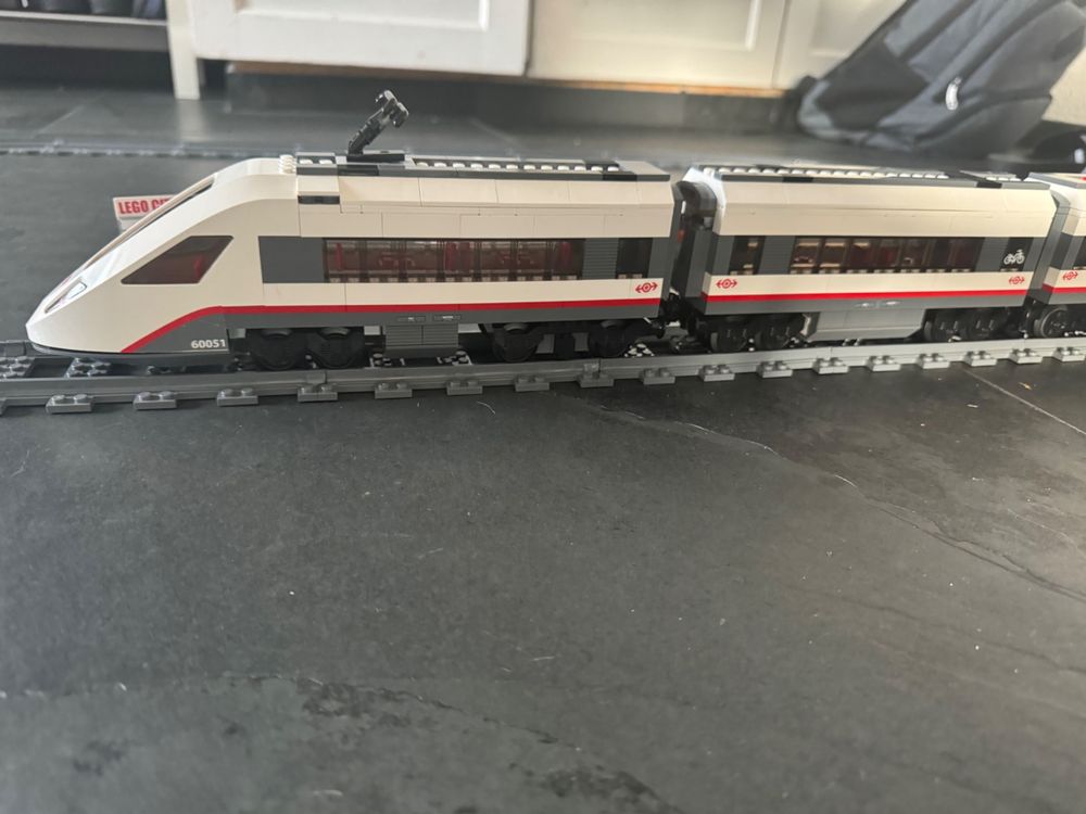 lego city zug leuchtet rot