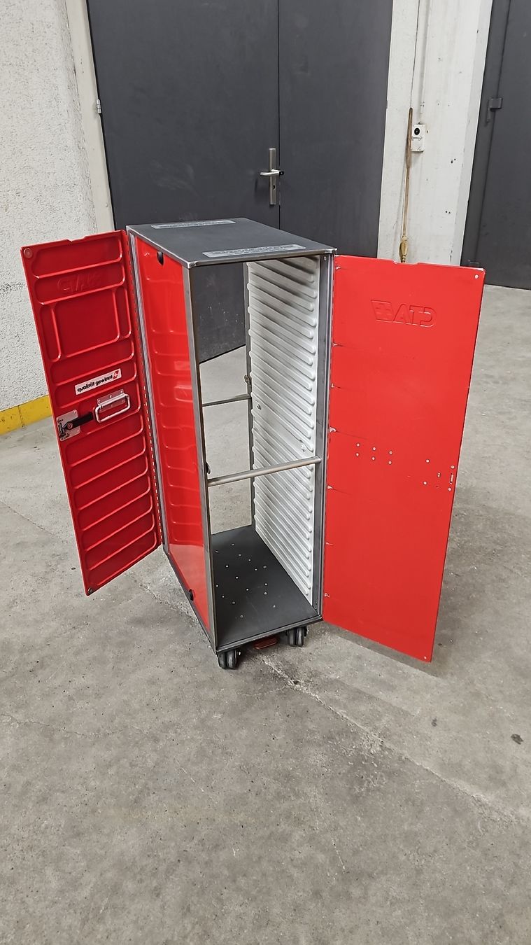 Altro in Aeronautica: Flugzeugtrolley der ehemaligen Fluggesellschaft CTA – Usato da Glattfelden venduto da hbct 5