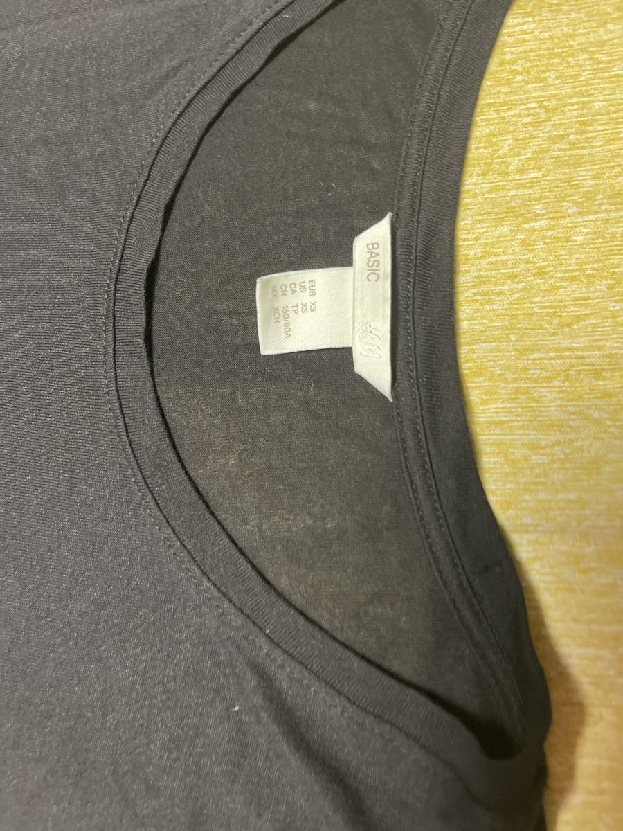 H&M T-shirts: Maglietta H&M Basic donna nero tg S/M – Neuf (Voir description) à Gordevio par LanaZimm 2