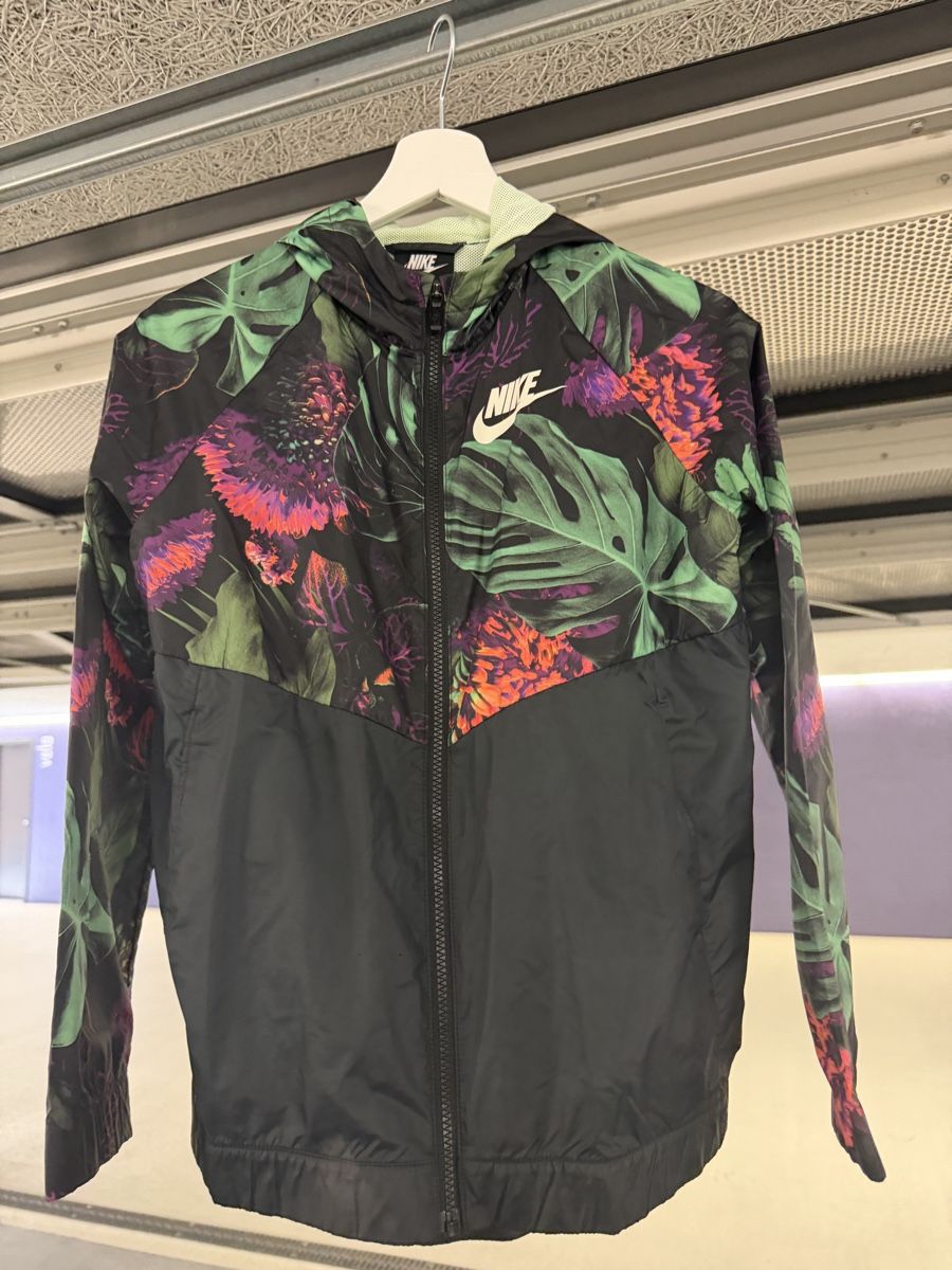 Nike Giacche: Nike Windbreaker Jacke  – Nuovo (secondo la descrizione) da Freienbach venduto da dan_9rjy