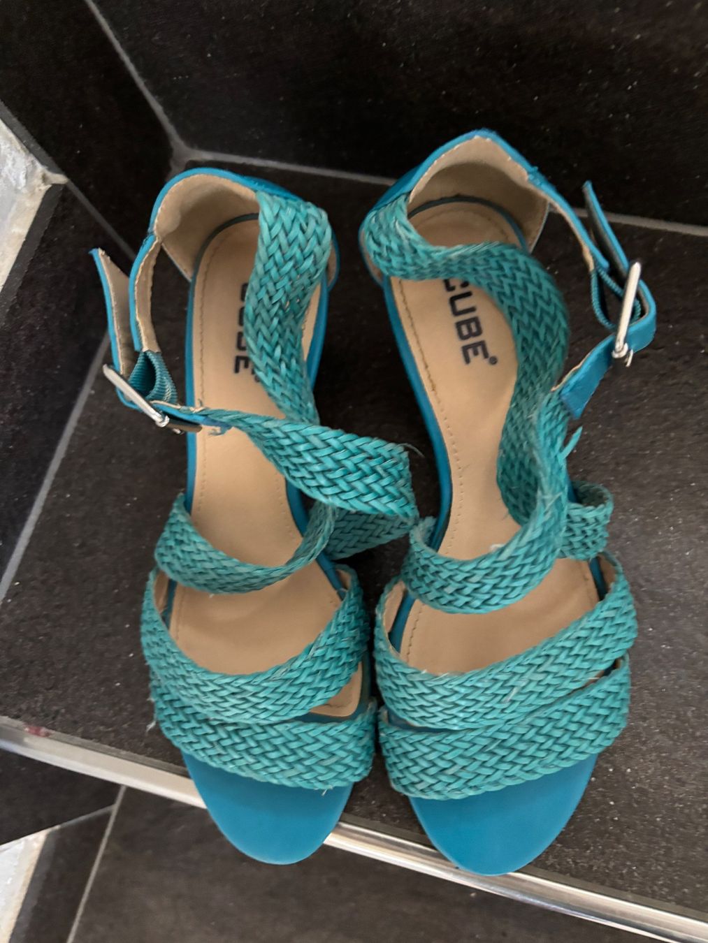 Scarpe da donna: Sandale türkis 38 Cube, Keilabsatz – Usato da Balsthal venduto da Uroby 3
