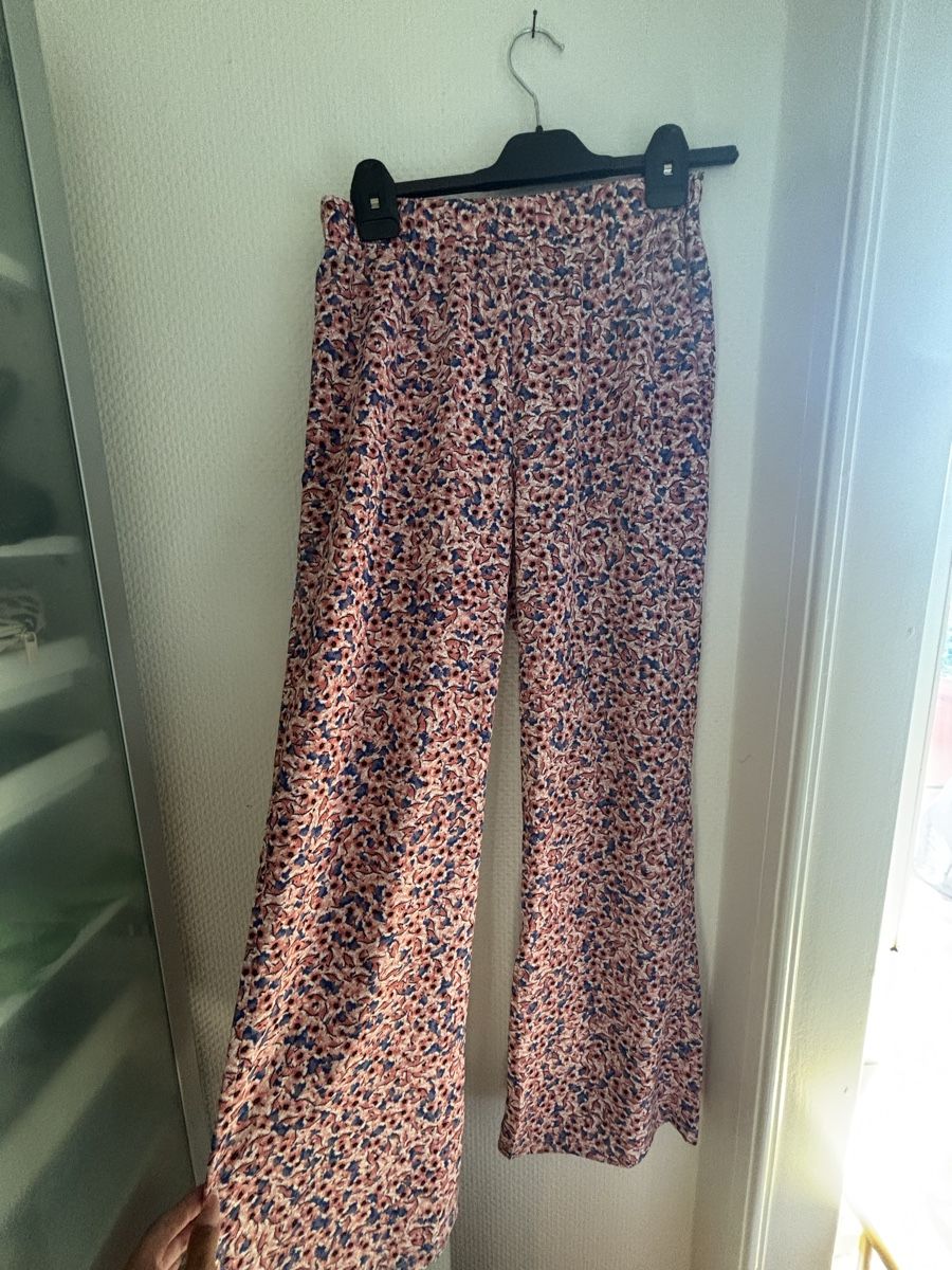 Hosen: Pantalon fluide floral – Gebraucht aus Lausanne von shabnam.t 1