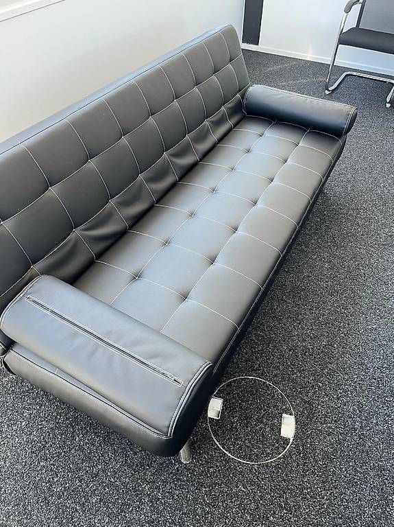 Sofas: Sofa schwarz / Schlafsofa / Klappsofa – D'occasion à Zofingen par Loop_ReSale