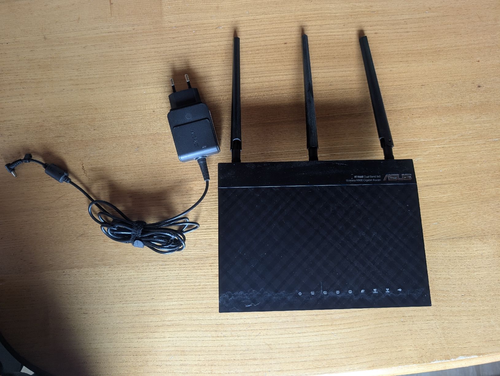 Asus Modem & Router: ASUS RT66U Wireless Router – Usato da Frümsen venduto da Katzen0 1