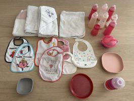 Lot biberons MAM, linges, bavoirs / bavettes, assiettes, bol