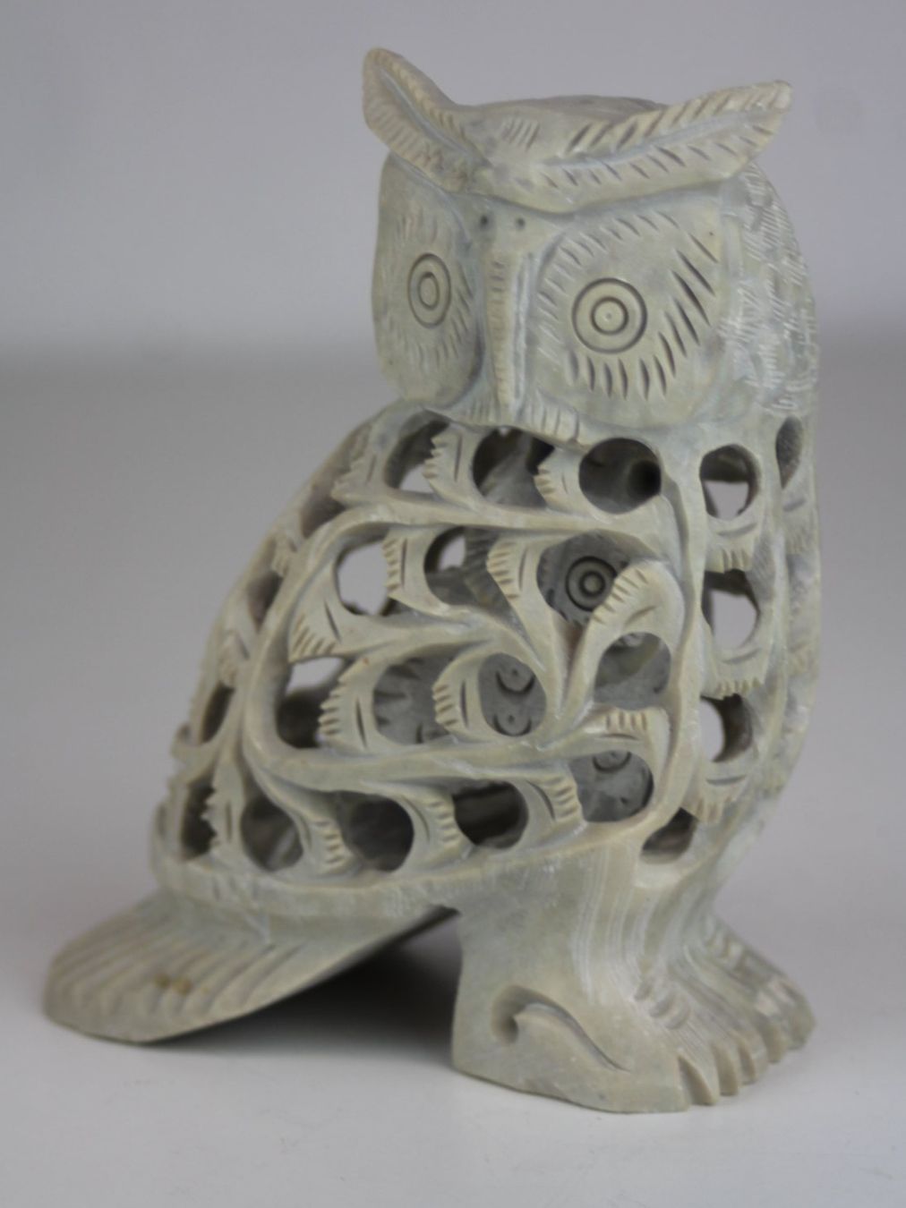 Figuren: Geschnitzte Eule aus Stein – Gebraucht aus Basel von IRMAundFRED