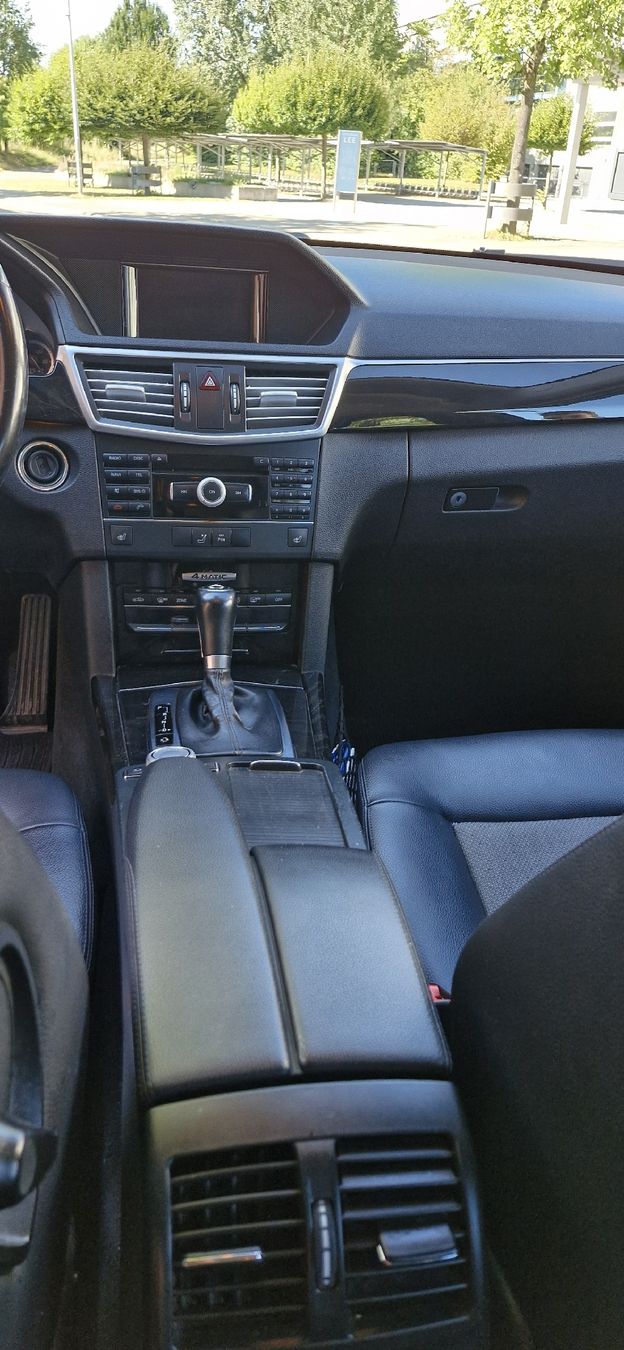 Mercedes-Benz Automobili: Mercedes benz E250 CDI 4matic  – Usato da Urtenen-Schönbühl venduto da WIND200 4