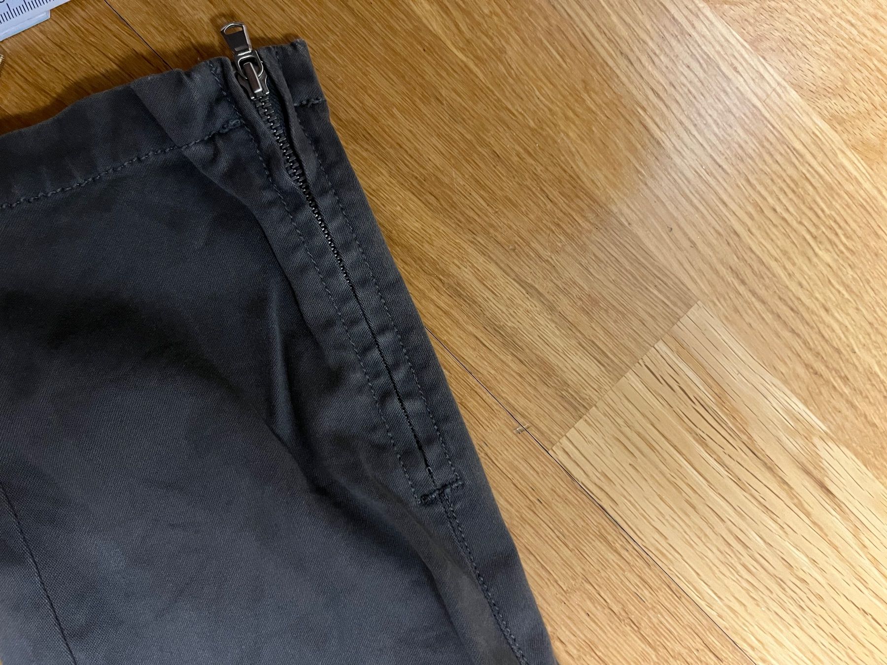 Pantaloni: Hose dunkelgrau/braun Gr.38 – Usato da Arlesheim venduto da Eli_77 8