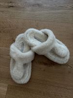 Aquazzura Lammfell Shearling Sandalen Gr. 35