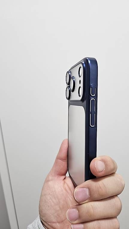 Apple Covers & Schutzfolien: Coque iPhone 17 Pro – Neu (gemäss Beschreibung) aus Martigny von IB_Store 2