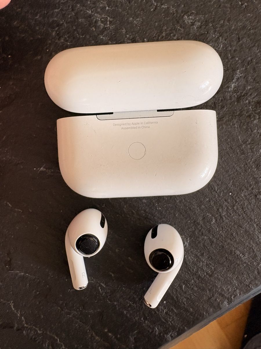 Apple Cuffie: Apple AirPods wireless earphones – Usato da Zürich venduto da AliZueri 1