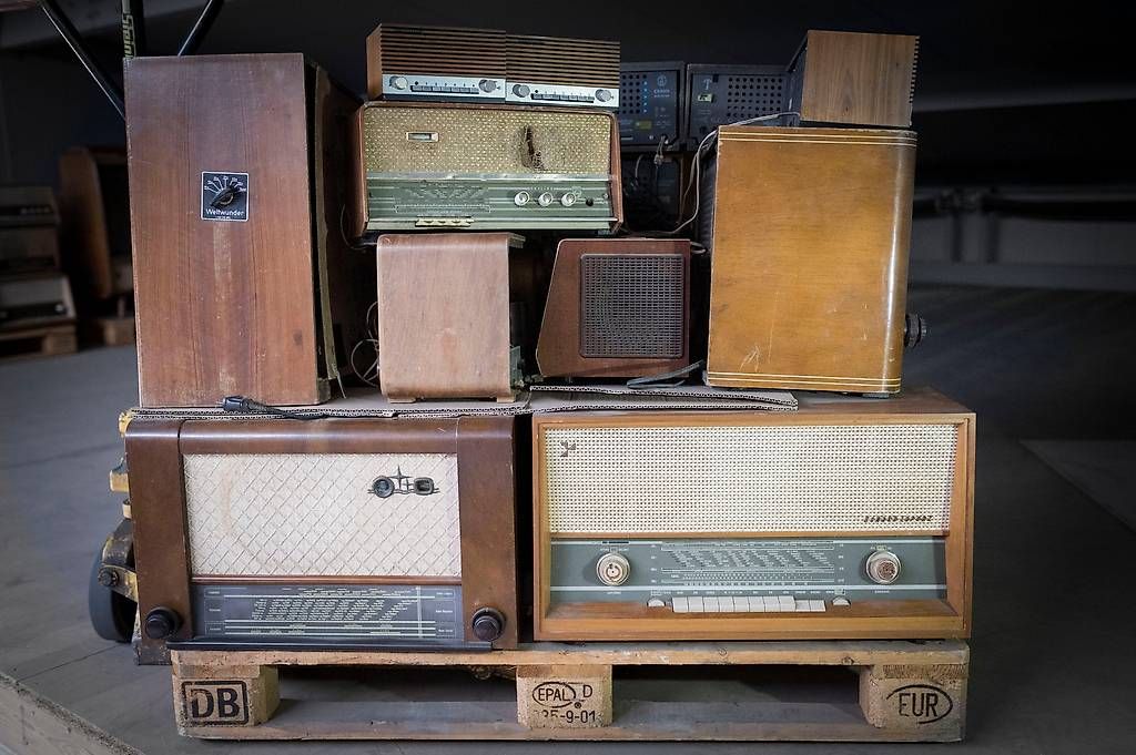 Radios: 50 Radios d'époque, 1950-60-70 – D'occasion à Chamoson par a_laroyale 3