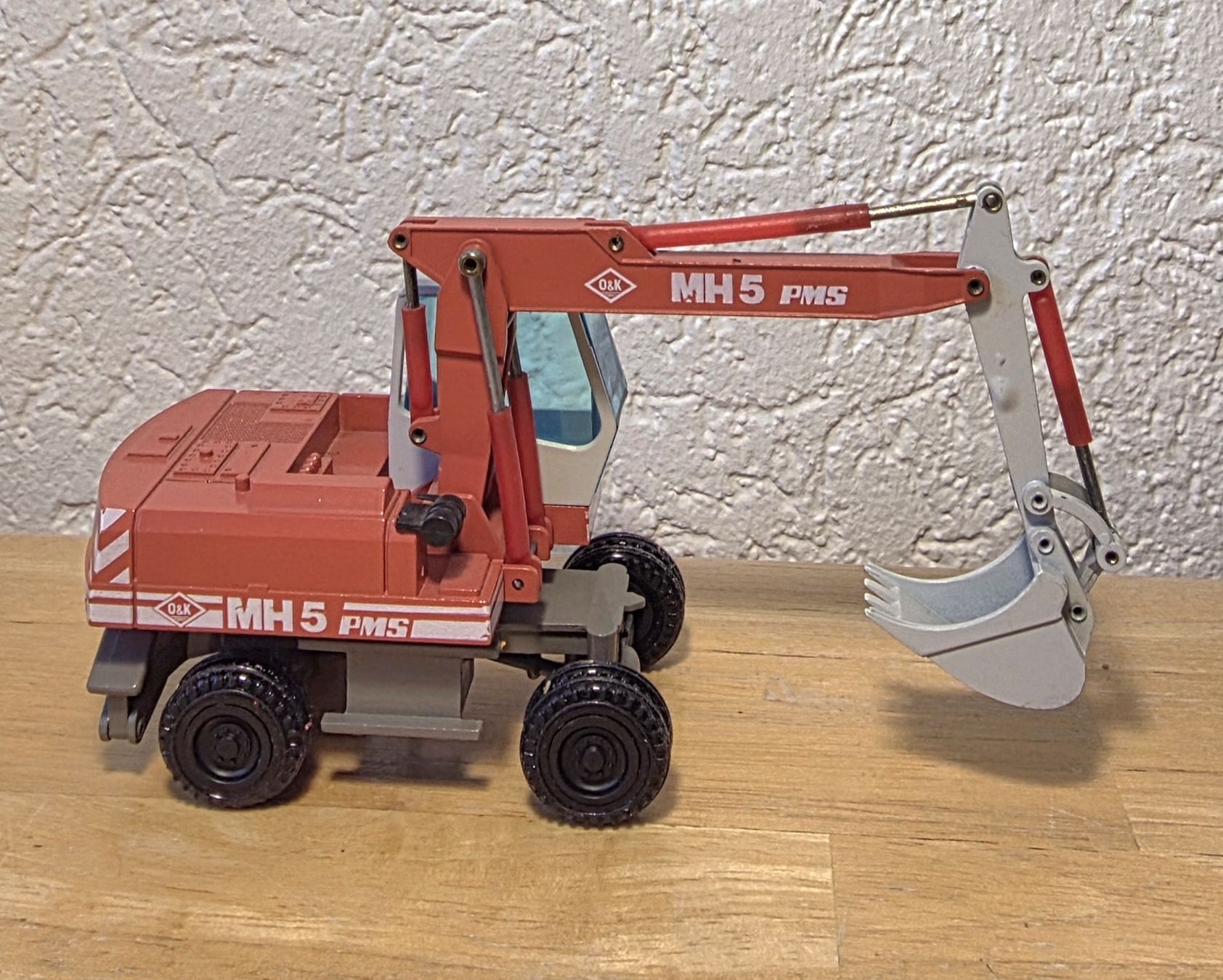 Modellbausätze & Standmodelle: DKL MH5 PMS Bagger – Gebraucht aus Männedorf von Modellbau-wyss