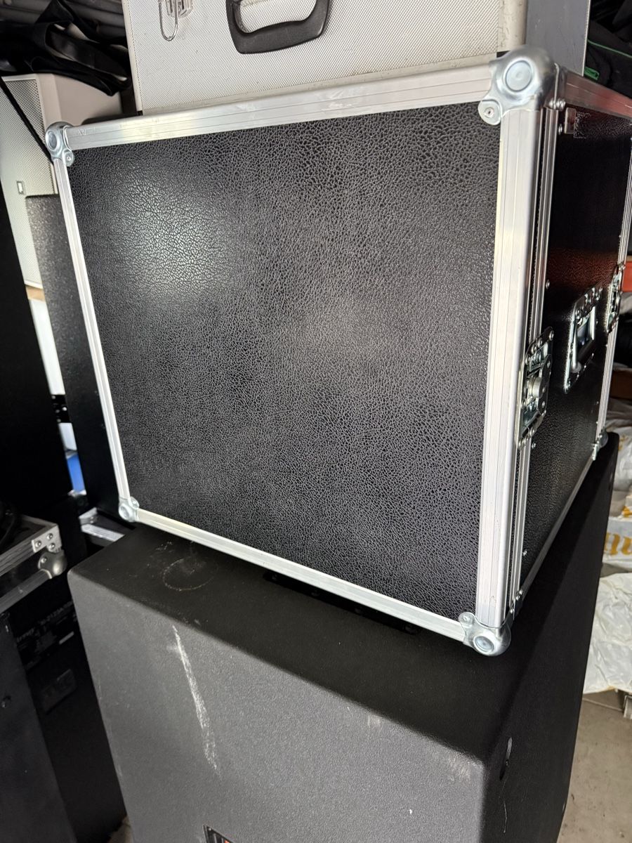 Supporti a parete: Case 19“ Professionel – Usato da Nebikon venduto da Electrovoice10 1