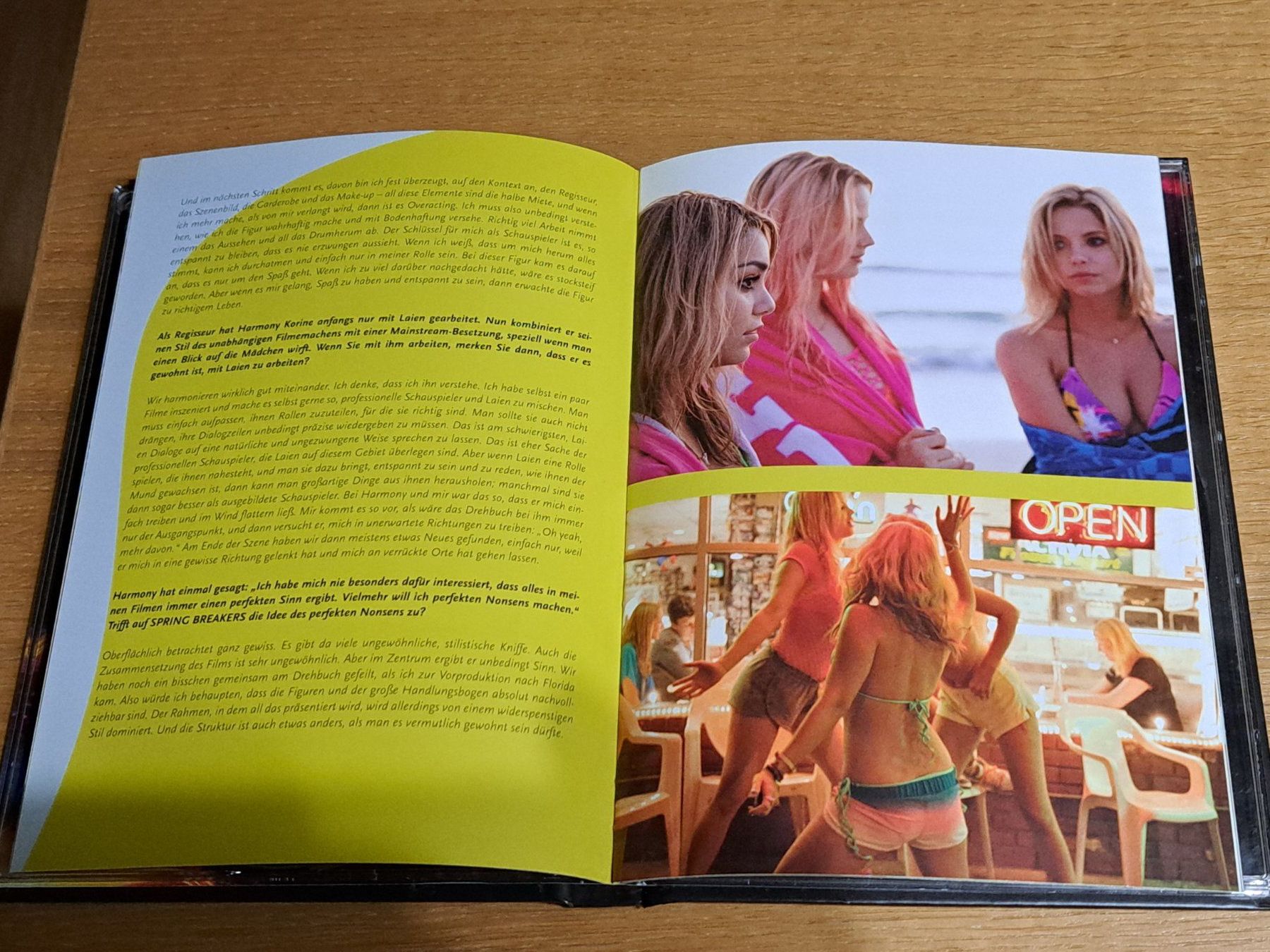 Tutti i DVDs: Mediabook Spring Breakers, 3-Disc Edition UNCUT, DVD, BR, CD – Nuovo (secondo la descrizione) da Unterseen venduto da Kanica 8
