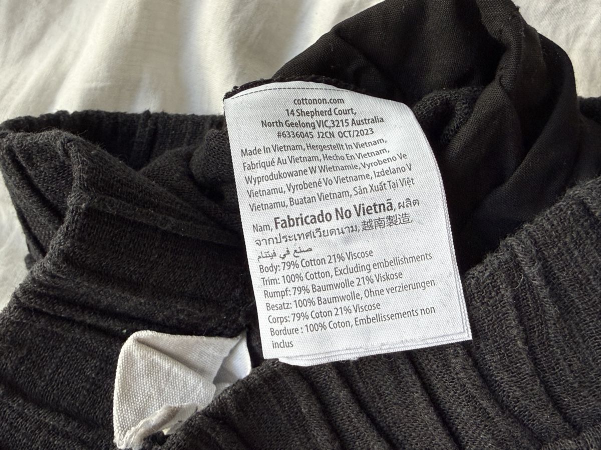 Pantaloni: Schwarze Sommerhose – Usato da Winterthur venduto da adi_sqz 3