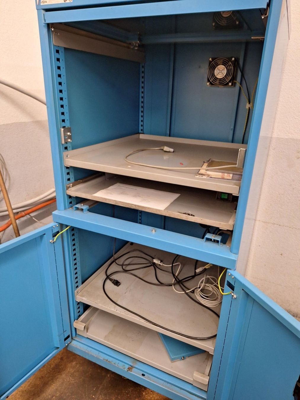 Lista Armoires: PC-Schrank Lista – D'occasion à Frutigen par orpaw