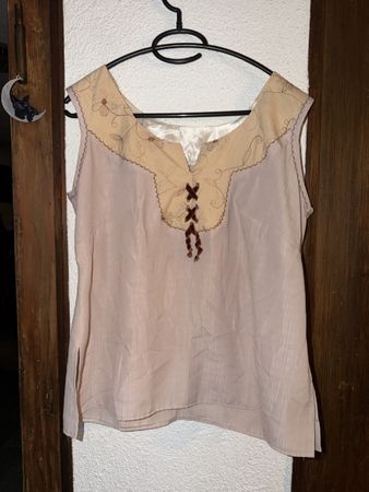 Sommerliches Top, Grösse M, Beige mit speziellem Kragen!