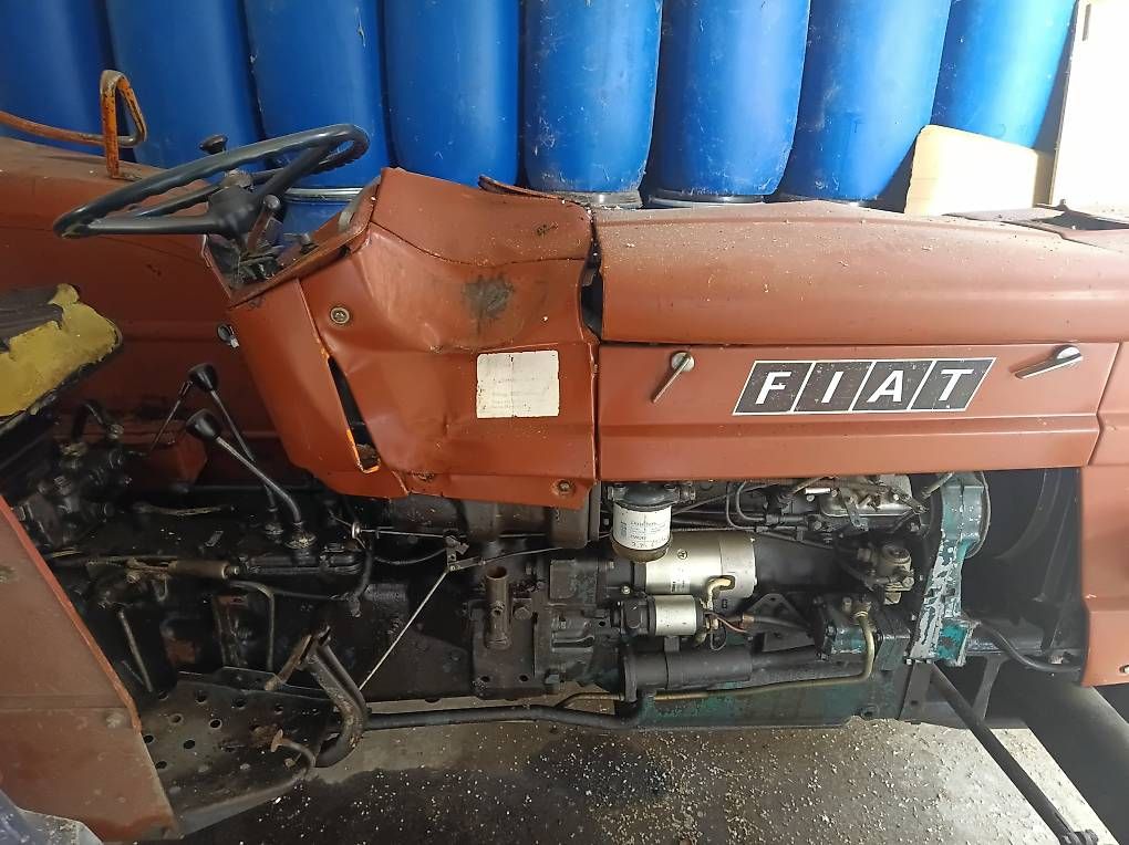Fiat Tracteurs: Traktor Fiat 550 mit Unfallschaden – Défectueux à Baar par hirsch92 3