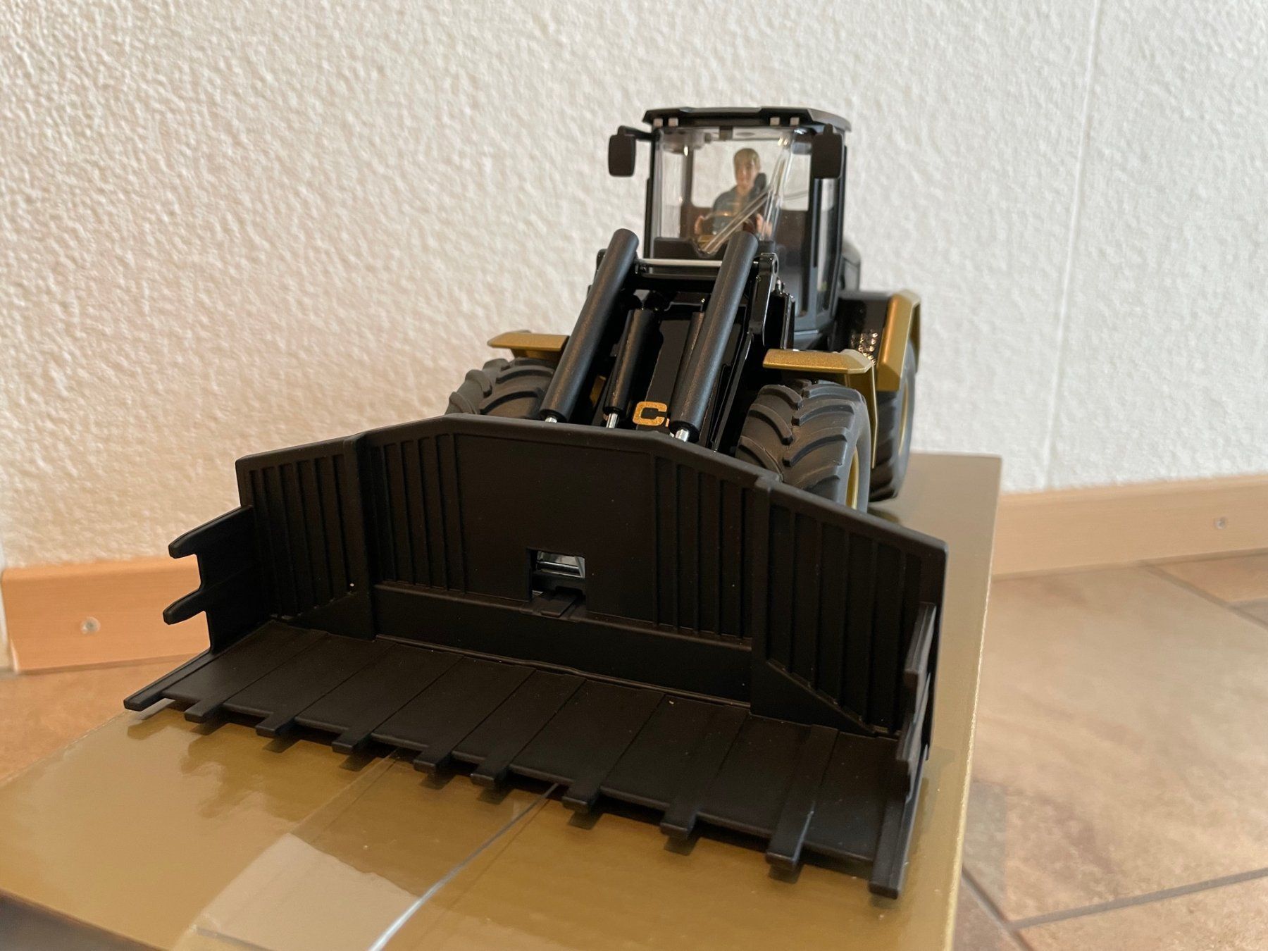 Jcb Caricatori: SIKU JCB 435 S Hoflader Gold – Nuovo e nell'imballaggio originale da Kreuzlingen venduto da Stefan1150 1
