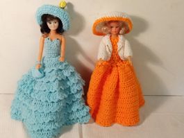 2 hübsche Puppen mit gehäkelten Kleider,  Vintage Stil