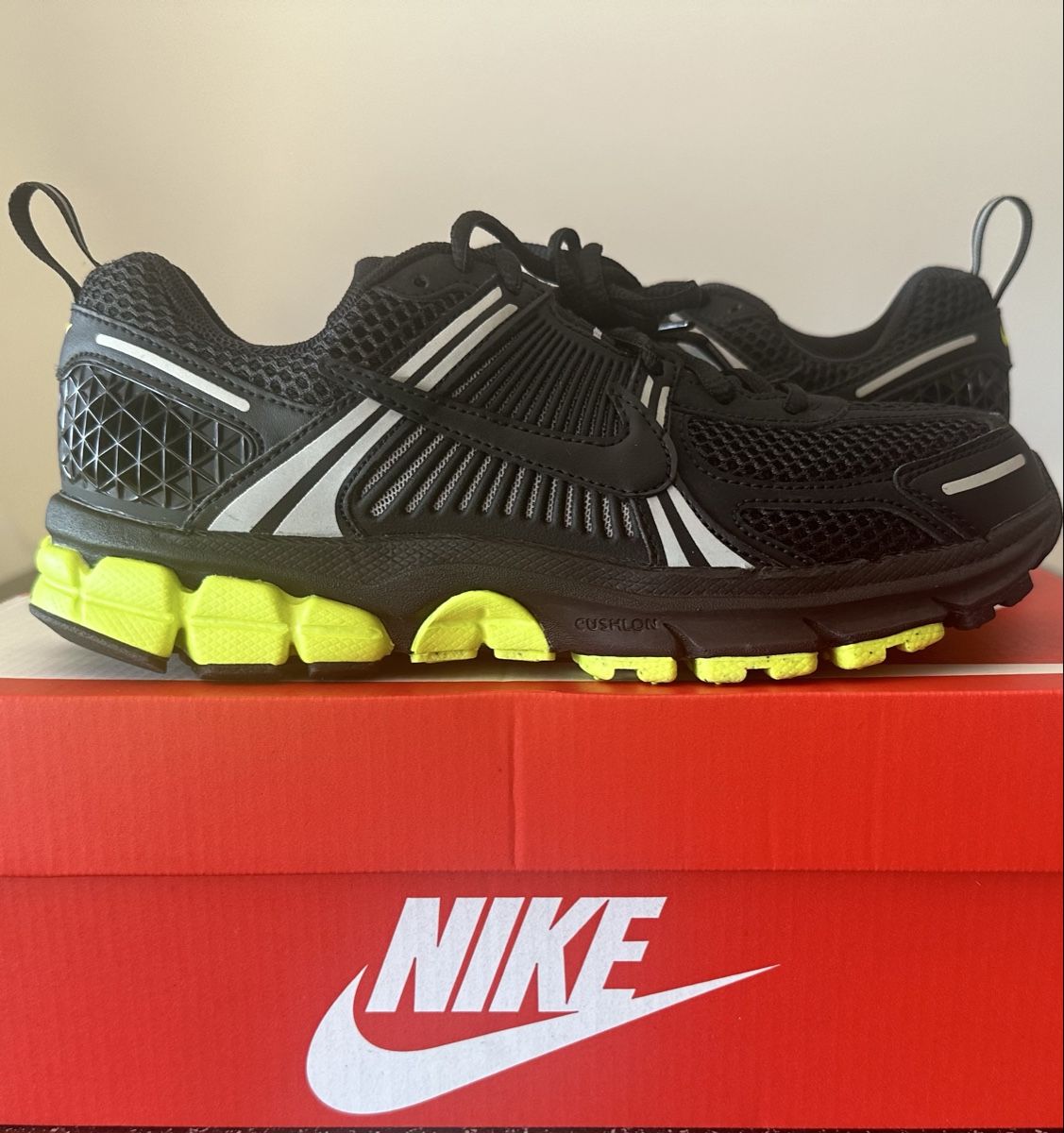 Nike Chaussures hommes: Nike Vomero 5 Black volt – Neuf avec emballage d'origine à Biel/Bienne par Akwawini 1