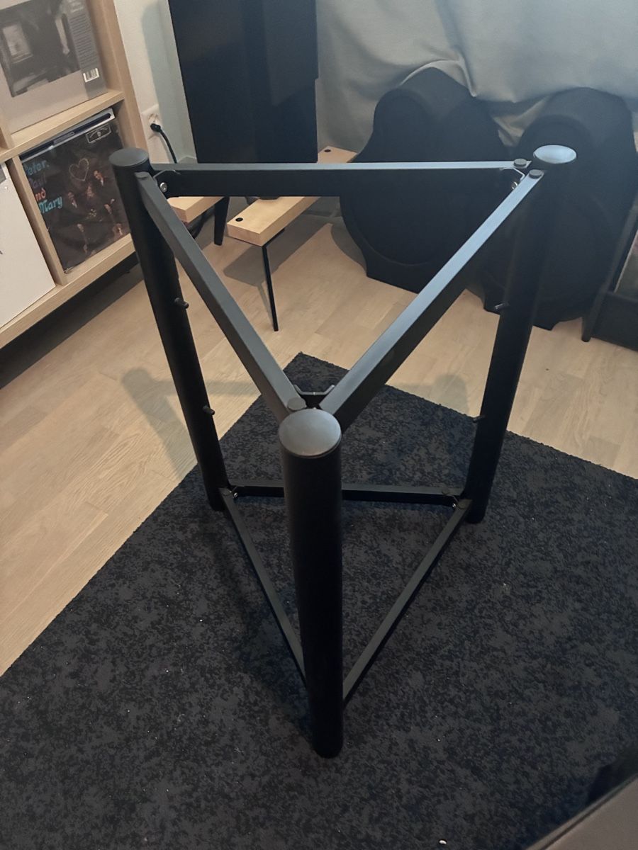 Fixations: Lovan Affiniti 4er Rack – D'occasion à Ottikon par Hifi-Guru 1