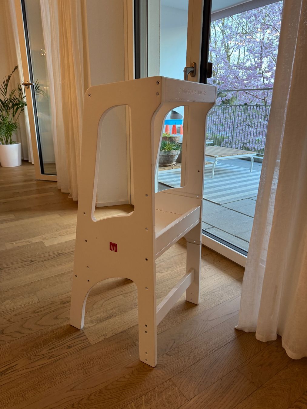 Scale: Kitchen Tower Kids Kitchen Stool – Usato da Zürich venduto da van_k8pp 2