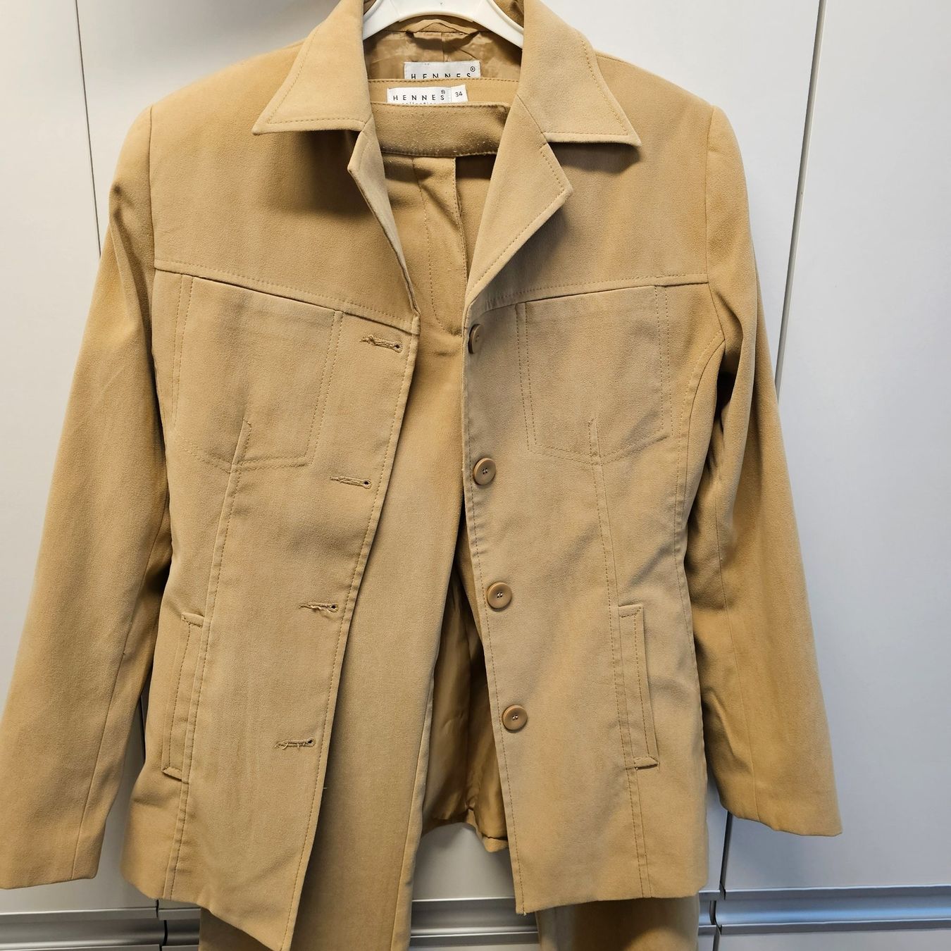 Completi & Tailleur: *HENNES* Damen Anzug Gr 34 – Usato da Bronschhofen venduto da Xena37 1