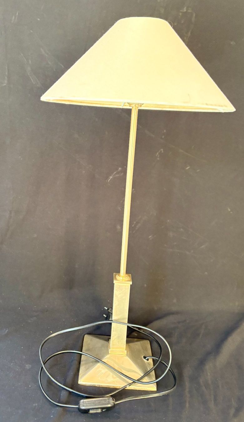 Lampade: Messing Tischlampe mit Stoffschirm – Usato da Zürich venduto da Drahtzug