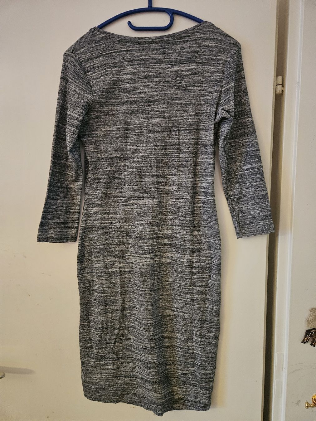 Robes: Grau meliertes Kleid, Grösse L, langarm – D'occasion à Horw par Zedy01 1