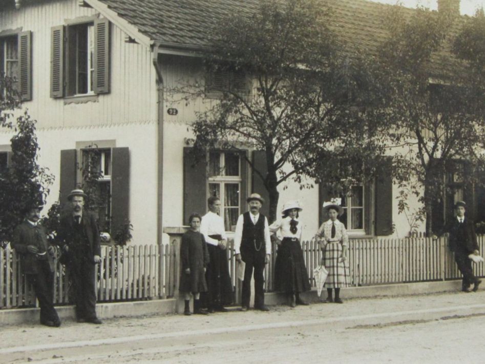 Cartoline postali: FLÜH BEI BASEL SO AK 1909 WARTEN AUF's POSTAUTO – Usato da Ettingen venduto da Hausi4711 1