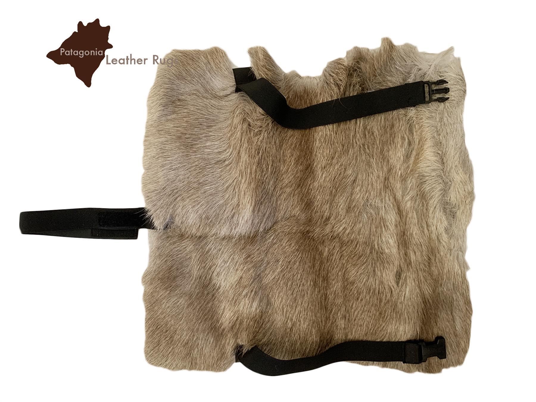 Cuscini: Sitz Auflage aus RentierFell – Nuovo e nell'imballaggio originale da Arbedo venduto da patagonialeatherrugs 1