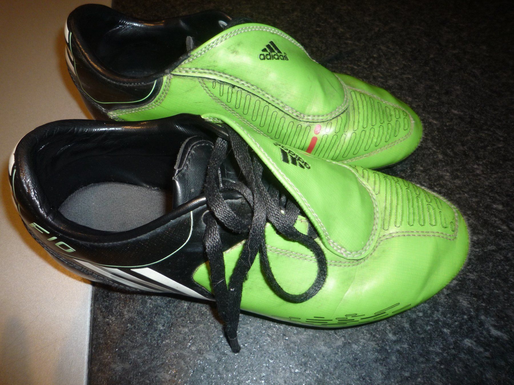 Adidas Herrenschuhe: ADIDAS FUSSBALLSCHUHE – Gebraucht aus Andwil SG von schmei